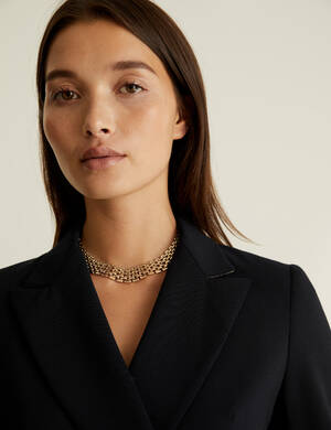 marksandspencer_AW22_Partywear_T97_8231D_nahrdelnik Jaeger_zlata_1199Kc_modelka.jpg
